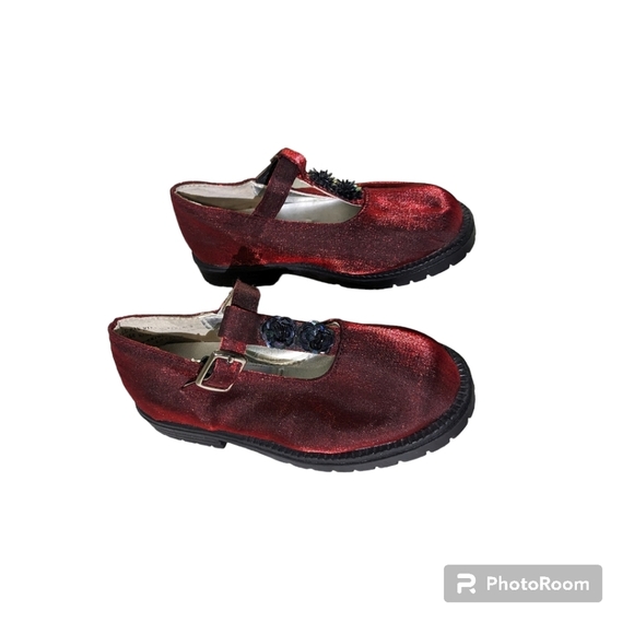 Girls Toddler Dress Shoes. Closed Toe. Size 6. Red. - Picture 6 of 8